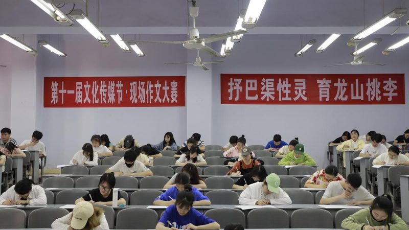 直播代运营与自播：揭秘适合哪些行业